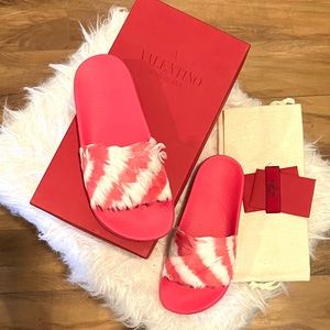 VALENTINO 💯% Authentic Feather Slide Sandal
